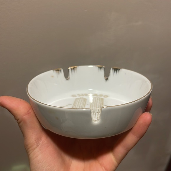 Chicago Marina City gold accented ceramic ashtray - Picture 2 of 5